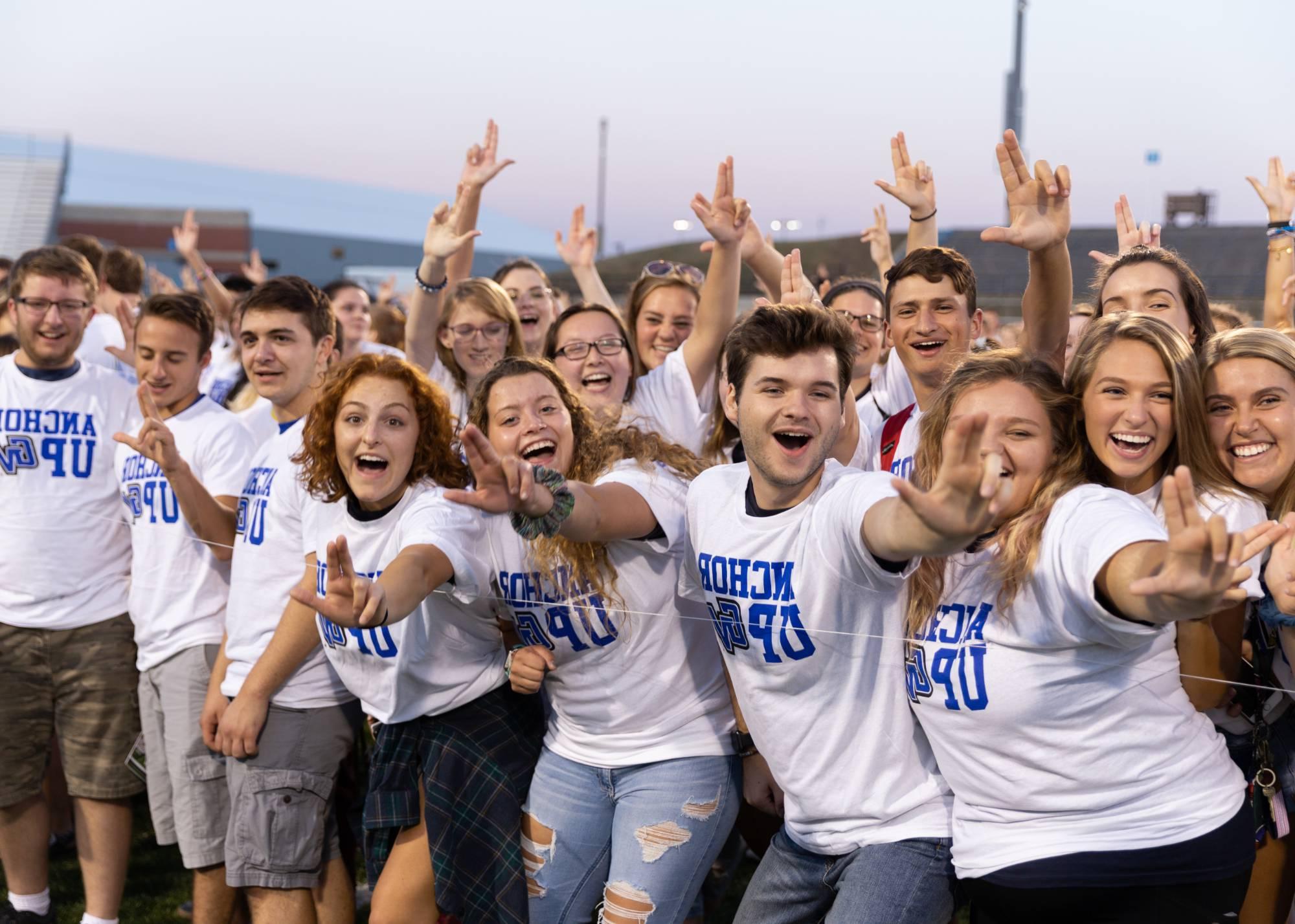 Students wearing matching t-shirts at the 2018 Class Photo.